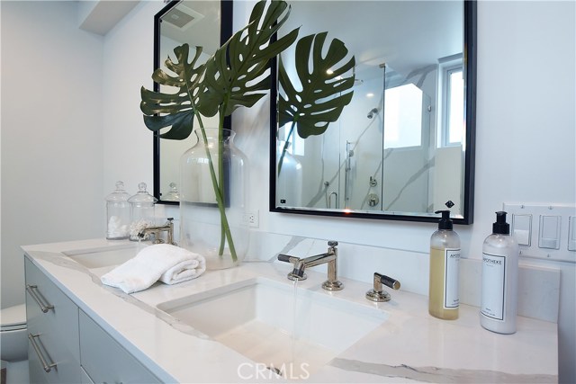 222 1st Place, Manhattan Beach, California 90266, 3 Bedrooms Bedrooms, ,3 BathroomsBathrooms,Residential,Sold,1st,SB19222616