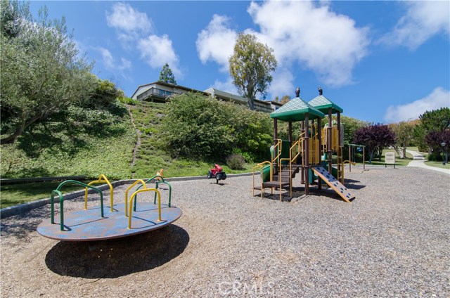 42 Cypress Way, Rolling Hills Estates, California 90274, 2 Bedrooms Bedrooms, ,2 BathroomsBathrooms,Residential,Sold,Cypress,SB17252390