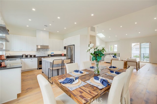 124 Guadalupe Avenue, Redondo Beach, California 90277, 3 Bedrooms Bedrooms, ,2 BathroomsBathrooms,Residential,Sold,Guadalupe,SB19041183