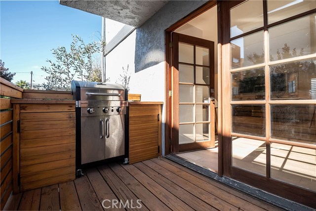 BUILT-IN BBQ WITH CABINET SPACE CONNECTS EFFORTLESSLY TO THE MAIN LIVING AREA.