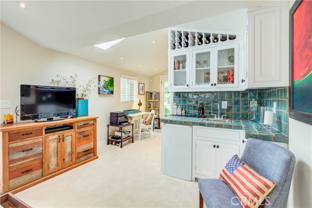 1236 3rd Street, Hermosa Beach, California 90254, 2 Bedrooms Bedrooms, ,Residential,Sold,3rd,SB19113677