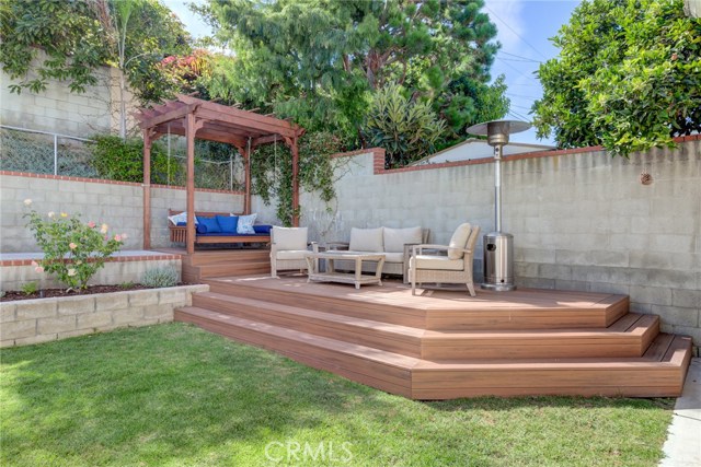 417 Susana Avenue, Redondo Beach, California 90277, 4 Bedrooms Bedrooms, ,2 BathroomsBathrooms,Residential,Sold,Susana,SB20152659