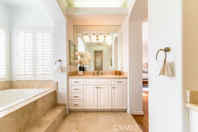 700 36th Street, Manhattan Beach, California 90266, 4 Bedrooms Bedrooms, ,3 BathroomsBathrooms,Residential,Sold,36th,SB19004820