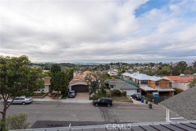 660 19th Street, Manhattan Beach, California 90266, 5 Bedrooms Bedrooms, ,2 BathroomsBathrooms,Residential,Sold,19th,SB18065776