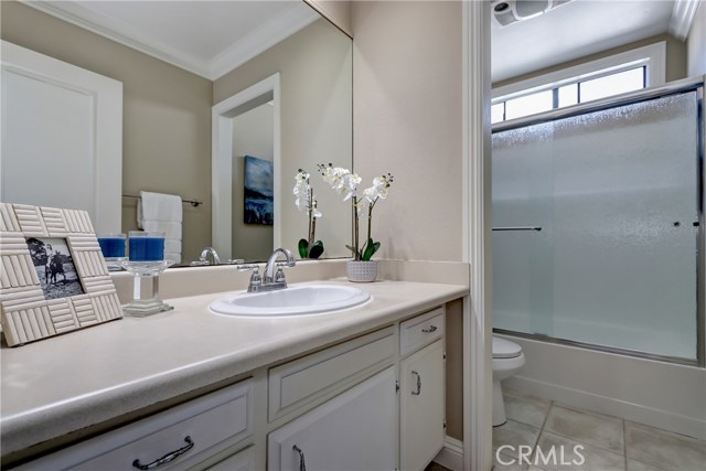 Spacious hall bath with tub and shower combo!