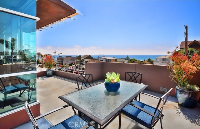 2412 Park Avenue, Hermosa Beach, California 90254, 3 Bedrooms Bedrooms, ,2 BathroomsBathrooms,Residential,Sold,Park,SB17152772