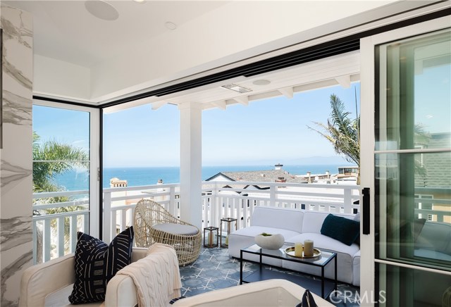 232 17th Street, Manhattan Beach, California 90266, 4 Bedrooms Bedrooms, ,1 BathroomBathrooms,Residential,Sold,17th,SB20151551