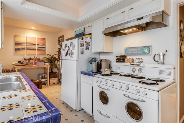 428 28th Street, Hermosa Beach, California 90254, 2 Bedrooms Bedrooms, ,1 BathroomBathrooms,Residential,Sold,28th,SB19275440