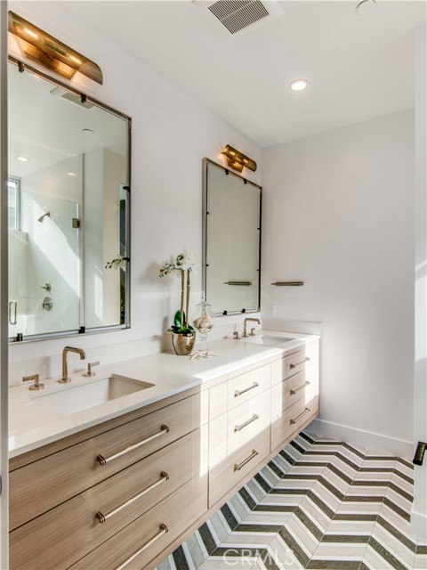 218 1st Place, Manhattan Beach, California 90266, 3 Bedrooms Bedrooms, ,3 BathroomsBathrooms,Residential,Sold,1st,PV21075886