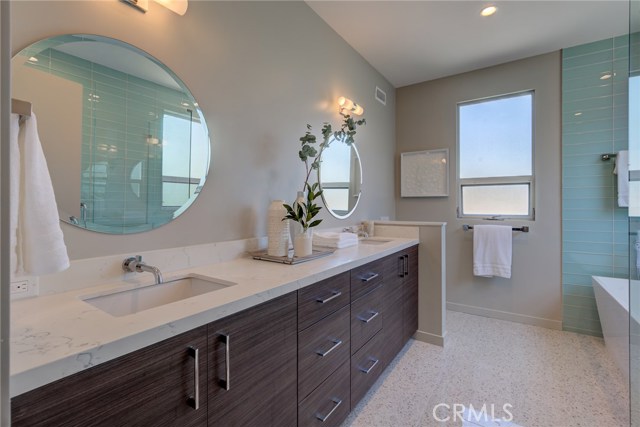 102 Prospect Avenue, Redondo Beach, California 90277, 3 Bedrooms Bedrooms, ,1 BathroomBathrooms,Residential,Sold,Prospect,SB19223229