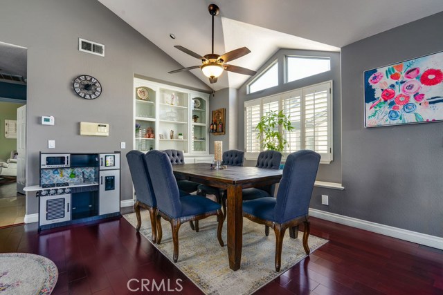 202 Helberta Avenue, Redondo Beach, California 90277, 3 Bedrooms Bedrooms, ,2 BathroomsBathrooms,Residential,Sold,Helberta,SB20063398