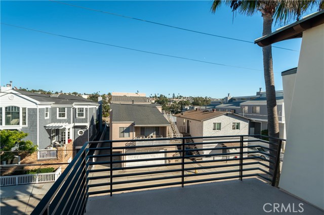 1157 Cypress Avenue, Hermosa Beach, California 90254, 3 Bedrooms Bedrooms, ,3 BathroomsBathrooms,Residential,Sold,Cypress,SB21001103