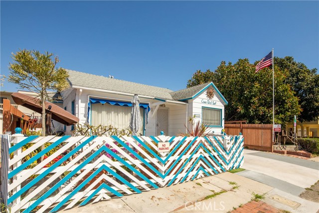 1040 Loma Drive, Hermosa Beach, California 90254, 3 Bedrooms Bedrooms, ,Residential,Sold,Loma,SB19091151