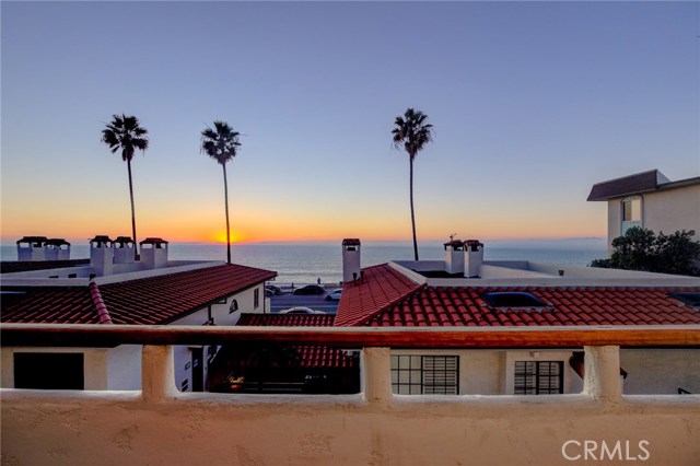 1110 Esplanade, Redondo Beach, California 90277, 3 Bedrooms Bedrooms, ,3 BathroomsBathrooms,Residential,Sold,Esplanade,SB21006273