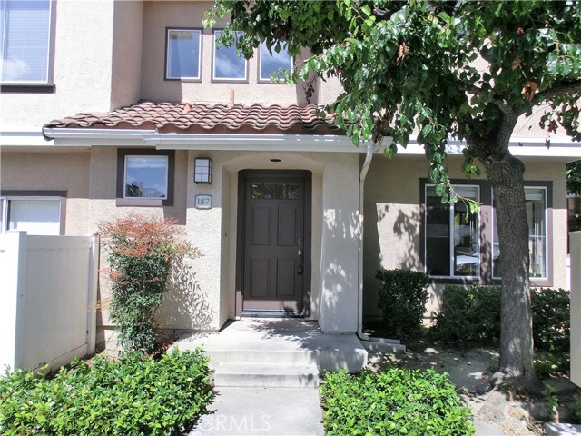 What a great place to call home! This end unit has natural light pouring in from every angle.... Primary Photo for Listing #OC17132297
