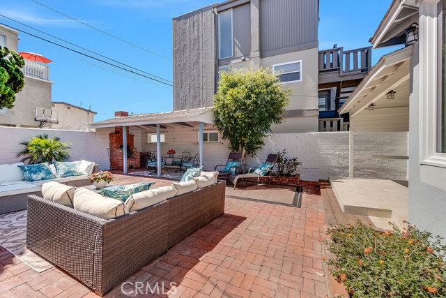 412 Marine Avenue, Manhattan Beach, California 90266, 3 Bedrooms Bedrooms, ,Residential,Sold,Marine,SB21057132