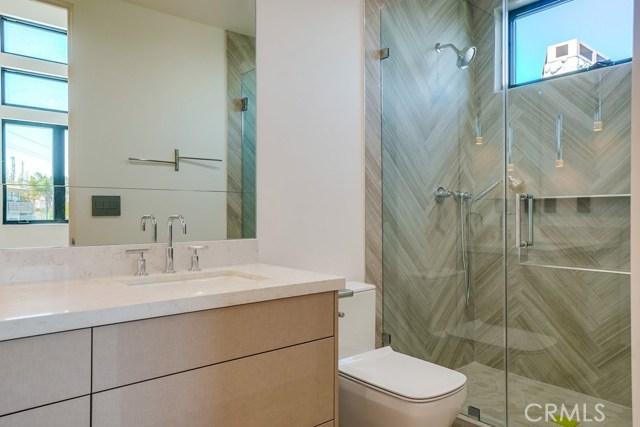 521 Helberta Avenue, Redondo Beach, California 90277, 4 Bedrooms Bedrooms, ,3 BathroomsBathrooms,Residential,Sold,Helberta,SB19088015