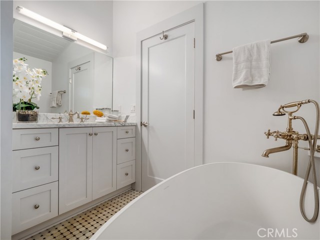 2616 Pine Avenue, Manhattan Beach, California 90266, 3 Bedrooms Bedrooms, ,1 BathroomBathrooms,Residential,Sold,Pine,SB21005852