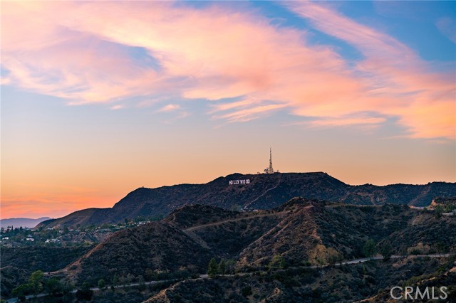 1 Bed Home for Sale in Los Feliz, California