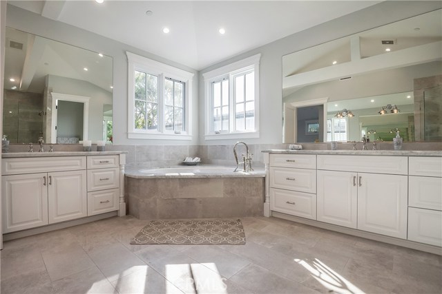 577 31st Street, Manhattan Beach, California 90266, 5 Bedrooms Bedrooms, ,5 BathroomsBathrooms,Residential,Sold,31st,SB20093030