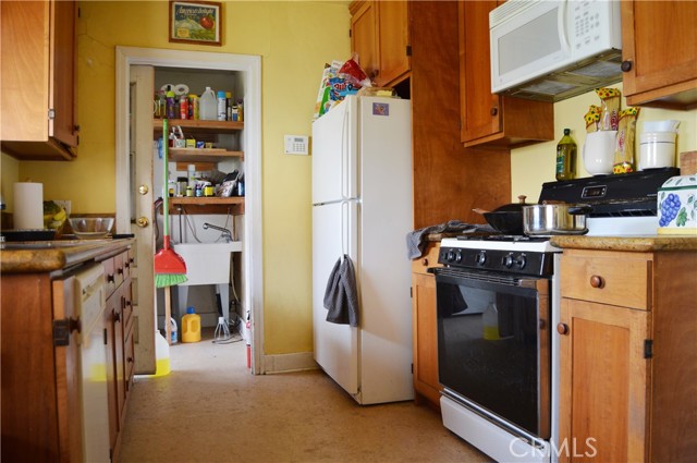 2 Bed Home for Sale in Hawthorne, California