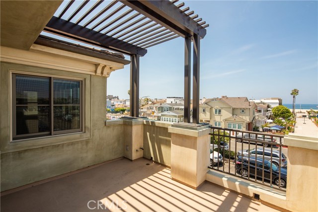 646 Hermosa Avenue, Hermosa Beach, California 90254, 3 Bedrooms Bedrooms, ,2 BathroomsBathrooms,Residential,Sold,Hermosa,SB18146265