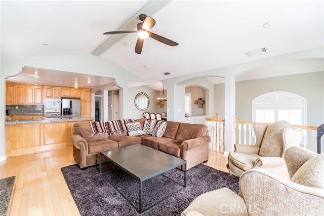 221 Lucia Avenue, Redondo Beach, California 90277, 3 Bedrooms Bedrooms, ,2 BathroomsBathrooms,Residential,Sold,Lucia,PV18060127