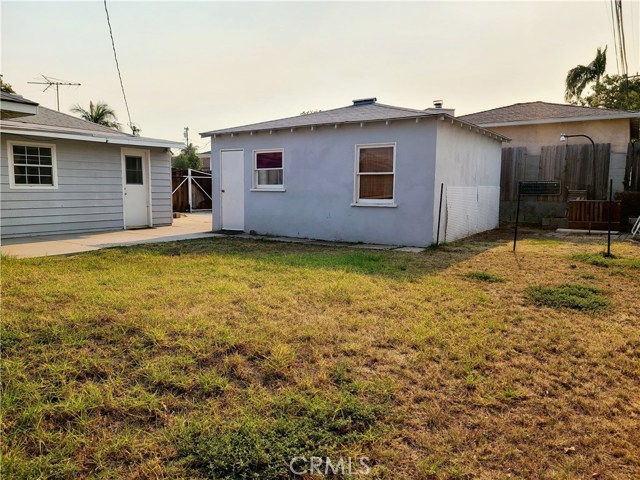 Large Space Behind Garage (Great ADU Potential) Large Space Behind Garage (Great ADU Potential)
