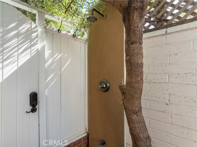 Outdoor hot/cold shower