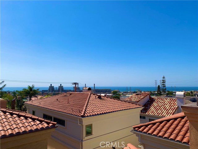 716 Lucia Avenue, Redondo Beach, California 90277, 3 Bedrooms Bedrooms, ,2 BathroomsBathrooms,Residential,Sold,Lucia,PV20207865