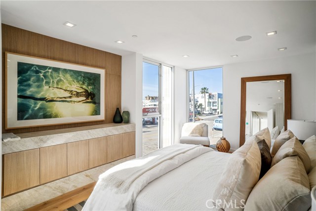 121 2nd Street, Hermosa Beach, California 90254, 4 Bedrooms Bedrooms, ,4 BathroomsBathrooms,Residential,Sold,2nd,SB19073415