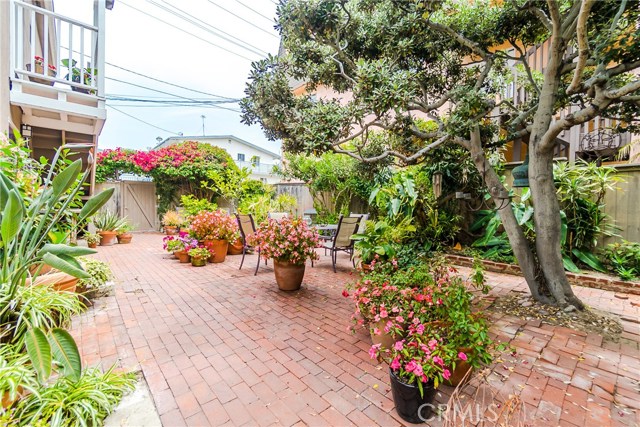 126 8th Street, Hermosa Beach, California 90254, 2 Bedrooms Bedrooms, ,2 BathroomsBathrooms,Residential,Sold,8th,SB18121226