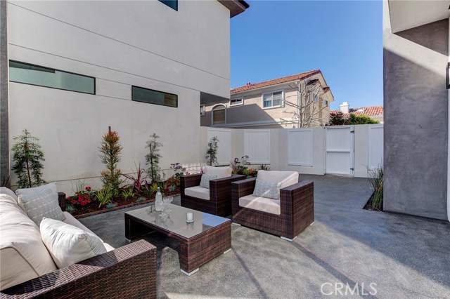 2110 Huntington Lane, Redondo Beach, California 90278, 4 Bedrooms Bedrooms, ,3 BathroomsBathrooms,Residential,Sold,Huntington,PV18038161