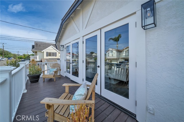 Gorgeous front balcony