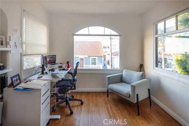 944 Dining area - also a nice home office.