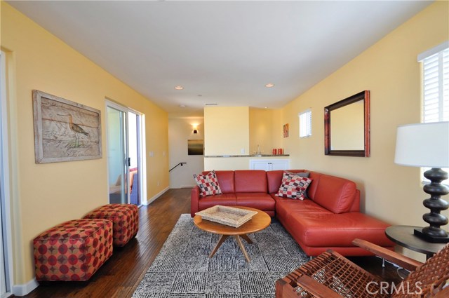 121 Guadalupe Avenue, Redondo Beach, California 90277, 4 Bedrooms Bedrooms, ,3 BathroomsBathrooms,Residential,Sold,Guadalupe,SB18068766