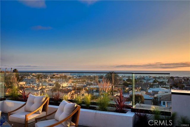 946 8th Street, Hermosa Beach, California 90254, 4 Bedrooms Bedrooms, ,3 BathroomsBathrooms,Residential,Sold,8th,SB20005641