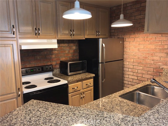 610 The Village, Redondo Beach, California 90277, 1 Bedroom Bedrooms, ,1 BathroomBathrooms,Residential,Sold,The Village,SB19252588