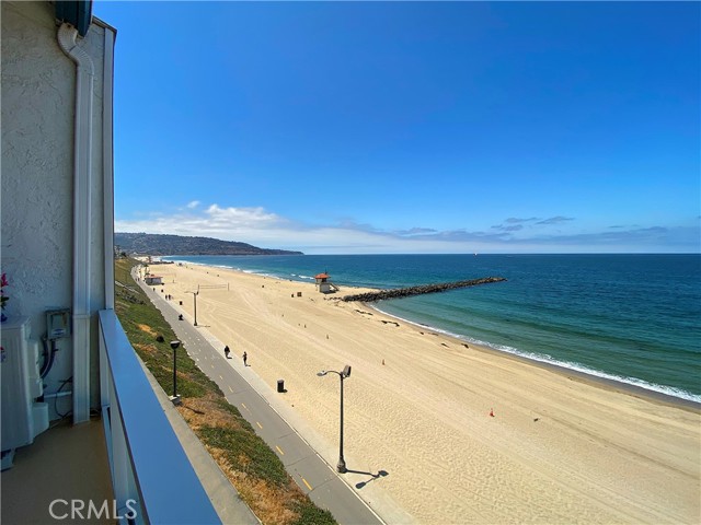 615 Esplanade, Redondo Beach, California 90277, 2 Bedrooms Bedrooms, ,1 BathroomBathrooms,Residential,Sold,Esplanade,SB21099593