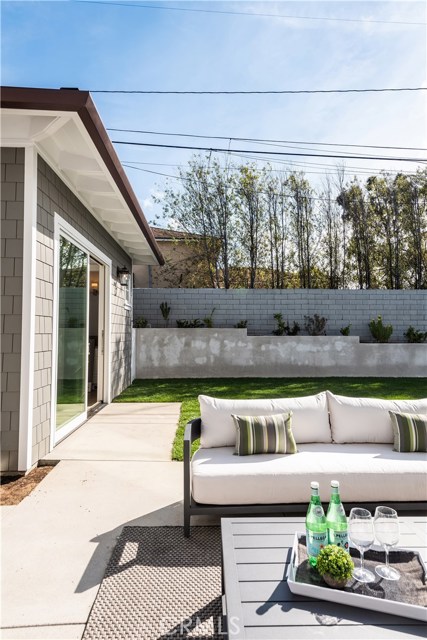 1900 Lynngrove Drive, Manhattan Beach, California 90266, 5 Bedrooms Bedrooms, ,2 BathroomsBathrooms,Residential,Sold,Lynngrove,SB19050815