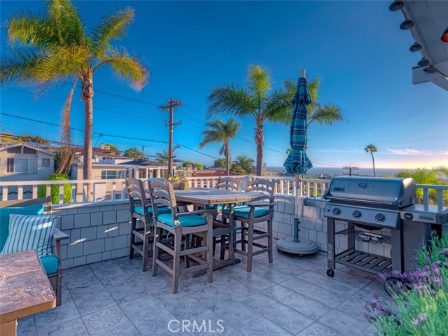 663 Longfellow Avenue, Hermosa Beach, California 90254, 3 Bedrooms Bedrooms, ,2 BathroomsBathrooms,Residential,Sold,Longfellow,SB19130775