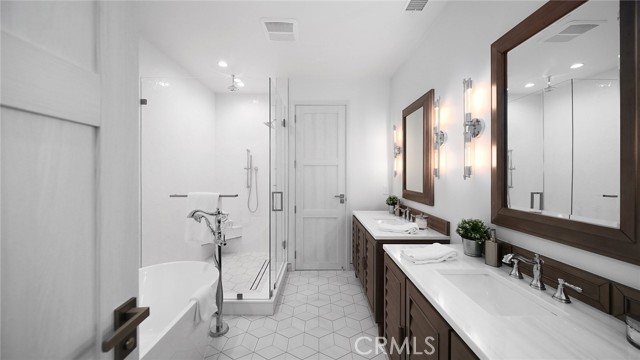 2010 Aviation Way, Redondo Beach, California 90278, 5 Bedrooms Bedrooms, ,5 BathroomsBathrooms,Residential,Sold,Aviation,PV21055057