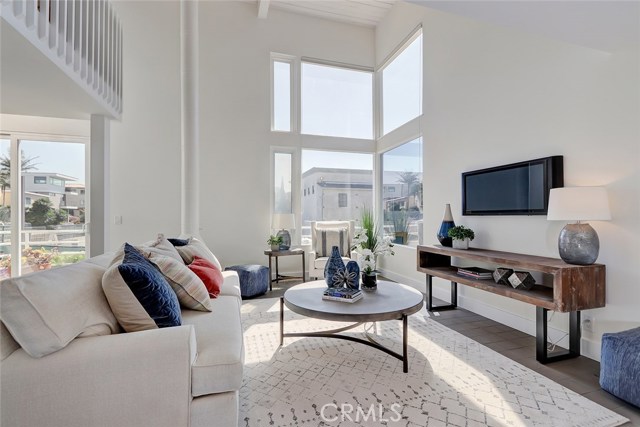 323 29th Street, Manhattan Beach, California 90266, 4 Bedrooms Bedrooms, ,3 BathroomsBathrooms,Residential,Sold,29th,SB19246067