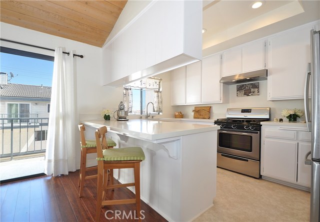 121 Prospect Avenue, Redondo Beach, California 90277, 2 Bedrooms Bedrooms, ,2 BathroomsBathrooms,Residential,Sold,Prospect,SB18229456