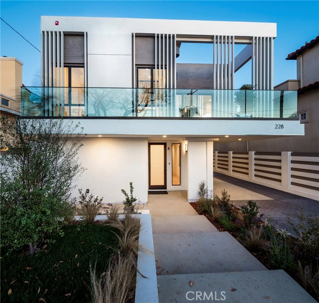 228 Helberta Avenue, Redondo Beach, California 90277, 4 Bedrooms Bedrooms, ,4 BathroomsBathrooms,Residential,Sold,Helberta,PV18015673