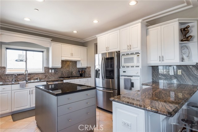 205 Helberta Avenue, Redondo Beach, California 90277, 4 Bedrooms Bedrooms, ,3 BathroomsBathrooms,Residential,Sold,Helberta,SB18113990