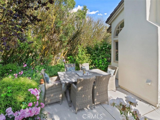 2nd sitting area in backyard