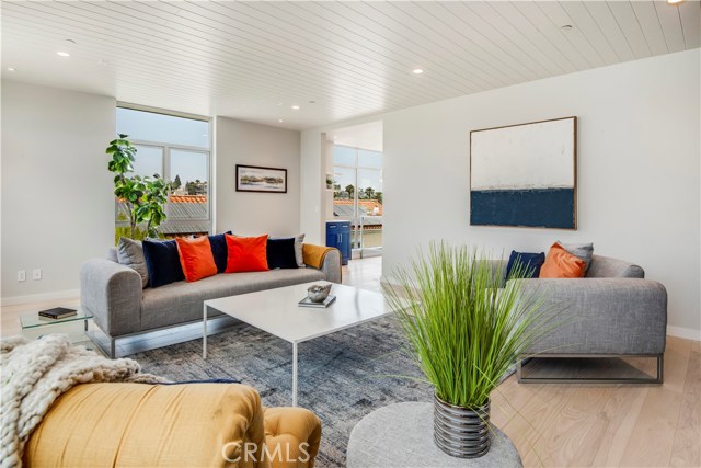 409 3rd Street, Manhattan Beach, California 90266, 5 Bedrooms Bedrooms, ,2 BathroomsBathrooms,Residential,Sold,3rd,SB19219164