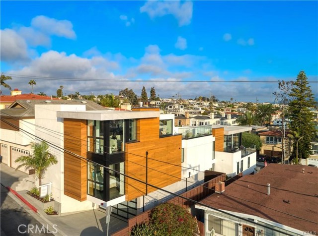 946 8th Street, Hermosa Beach, California 90254, 4 Bedrooms Bedrooms, ,3 BathroomsBathrooms,Residential,Sold,8th,SB20005641