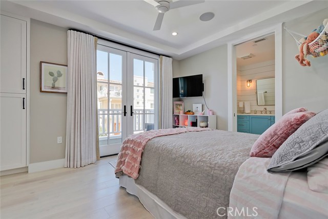 304 3rd Street, Manhattan Beach, California 90266, 4 Bedrooms Bedrooms, ,3 BathroomsBathrooms,Residential,Sold,3rd,SB19234721